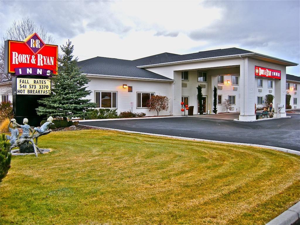 Rory & Ryan Inn Hines ภายนอก รูปภาพ