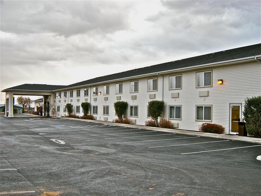 Rory & Ryan Inn Hines ภายนอก รูปภาพ